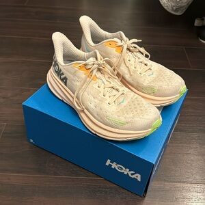 Hoka Clifton 9 size 7.5 women’s